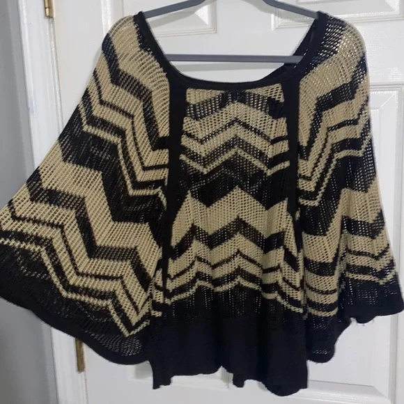 The sweater of many talents - Picture 1 of 3